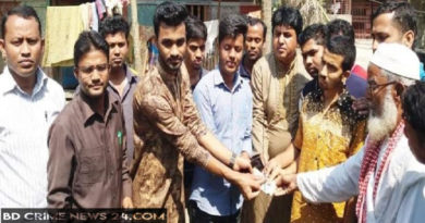 ক্যান্সারে আক্রান্ত শাহ্ আলমের চিকিৎসায় চেক ও নগদ অর্থ হস্তান্তর ক্যান্সারে আক্রান্ত শাহ্ আলমের চিকিৎসায় চেক ও নগদ অর্থ হস্তান্তর
