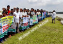 বামনী নদীর ভাঙন রোধে ক্লোজার নির্মাণ ও ব্লক স্থাপনের দাবিতে মানববন্ধন