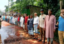 নোয়াখালী জলাবদ্ধতা নিরসনে লক্ষে অবৈধ স্থাপনা উচ্ছেদের দাবিতে মানববন্ধন
