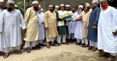 ইসলামি আরবী বিশ্ববিদ্যালয় ভিসিকে ফুলেল শুভেচ্ছা